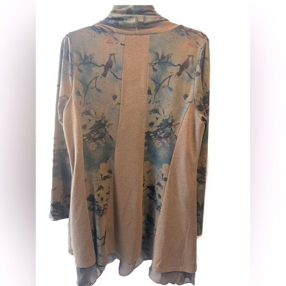 3️⃣for2️⃣5️⃣ Women’s med flowy cardigan, olive green sheer trim, floral pattern - Picture 2 of 4